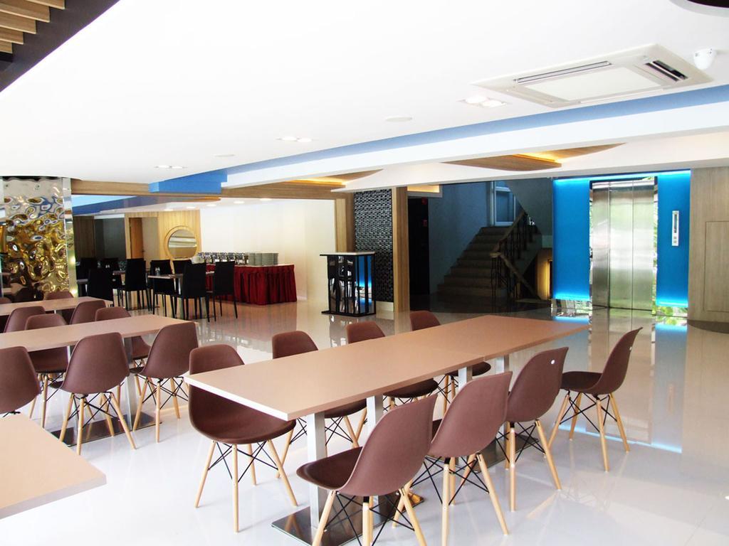 Grand Tower Inn Sathorn Hotel Bangkok Esterno foto