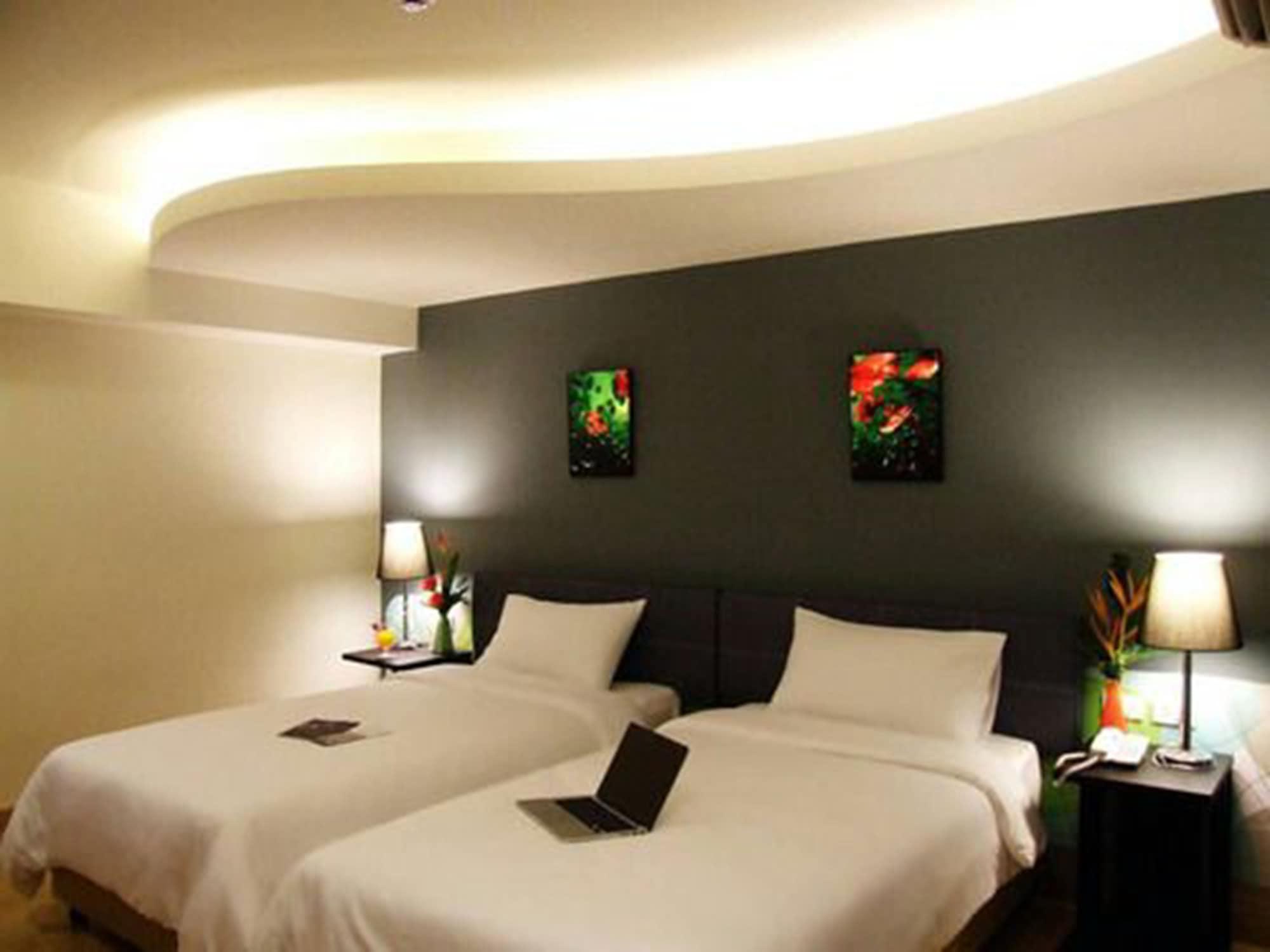 Grand Tower Inn Sathorn Hotel Bangkok Esterno foto