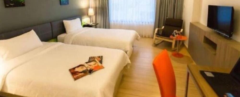 Grand Tower Inn Sathorn Hotel Bangkok Esterno foto