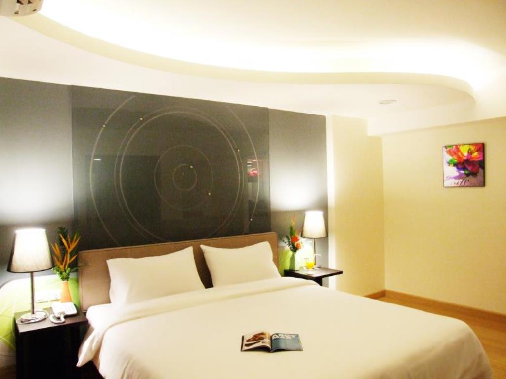 Grand Tower Inn Sathorn Hotel Bangkok Esterno foto