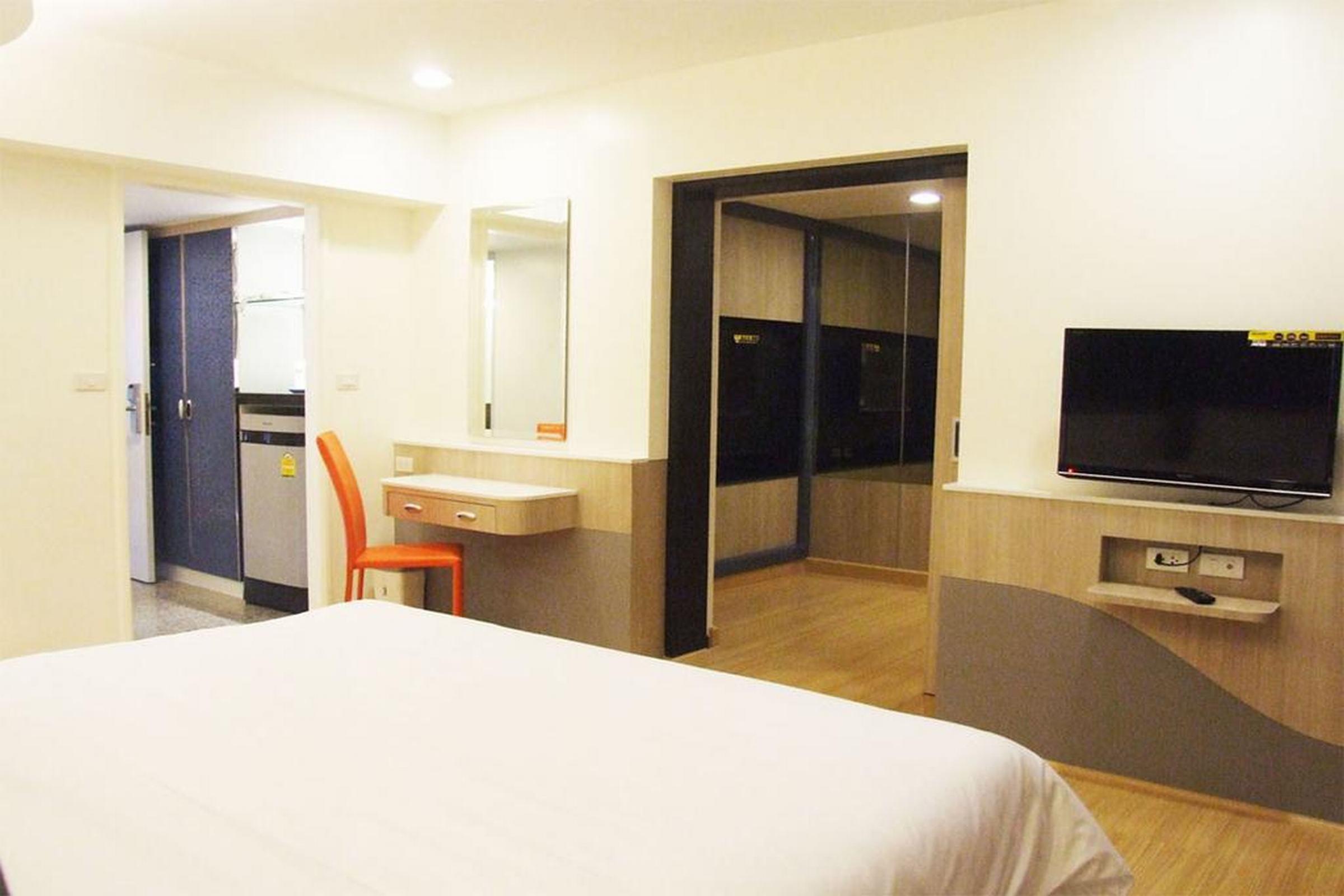 Grand Tower Inn Sathorn Hotel Bangkok Esterno foto