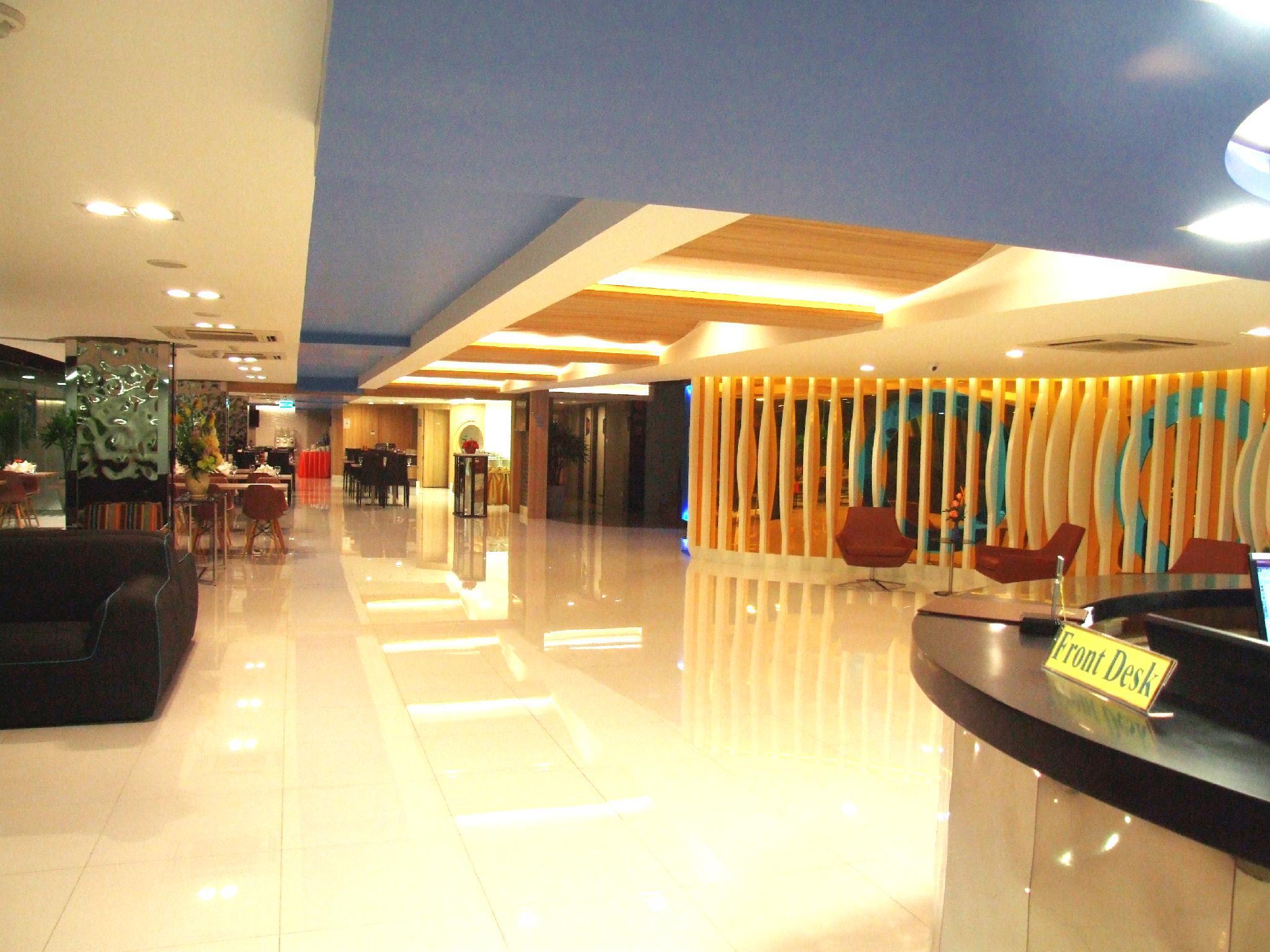 Grand Tower Inn Sathorn Hotel Bangkok Esterno foto