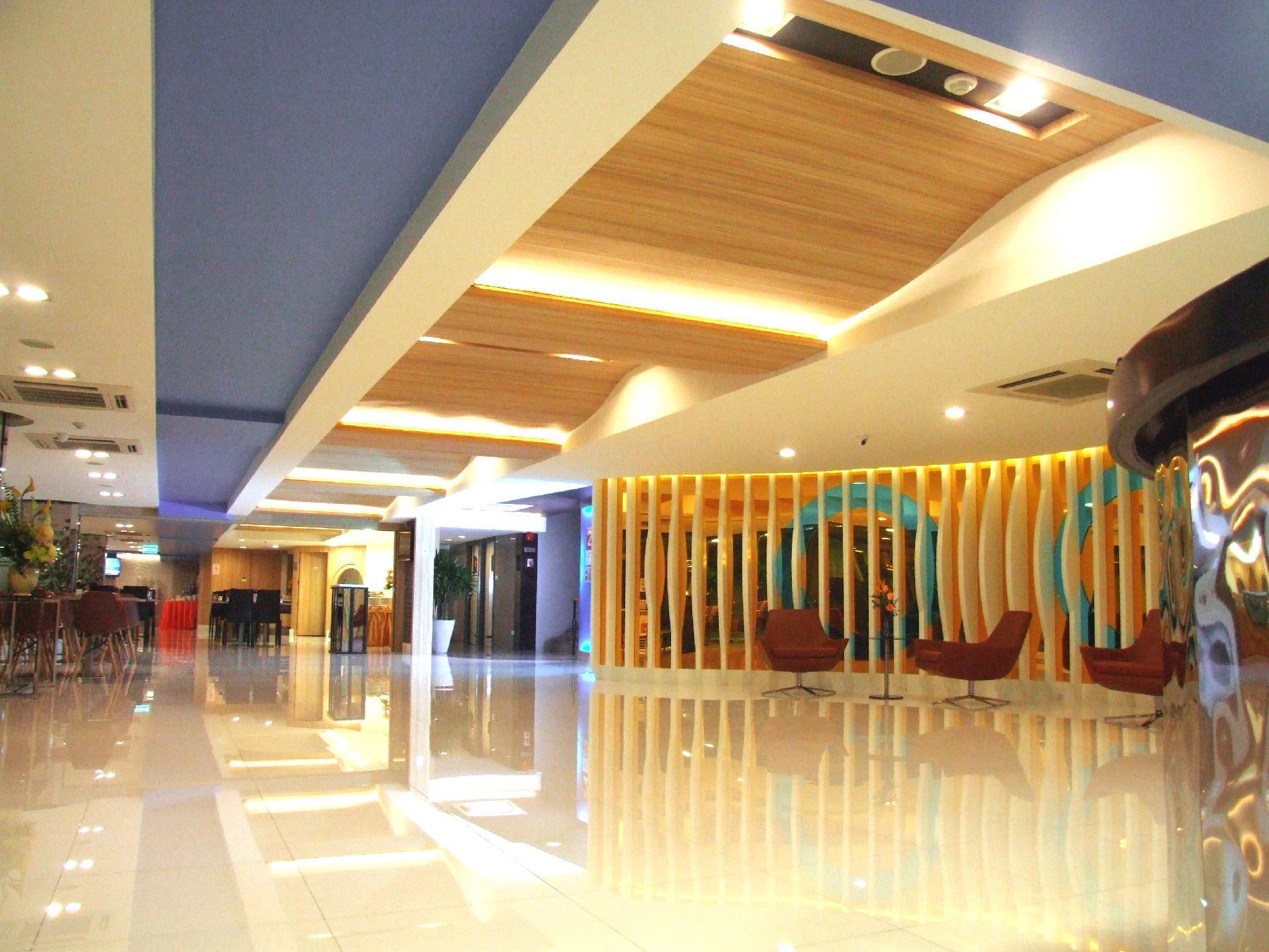 Grand Tower Inn Sathorn Hotel Bangkok Esterno foto