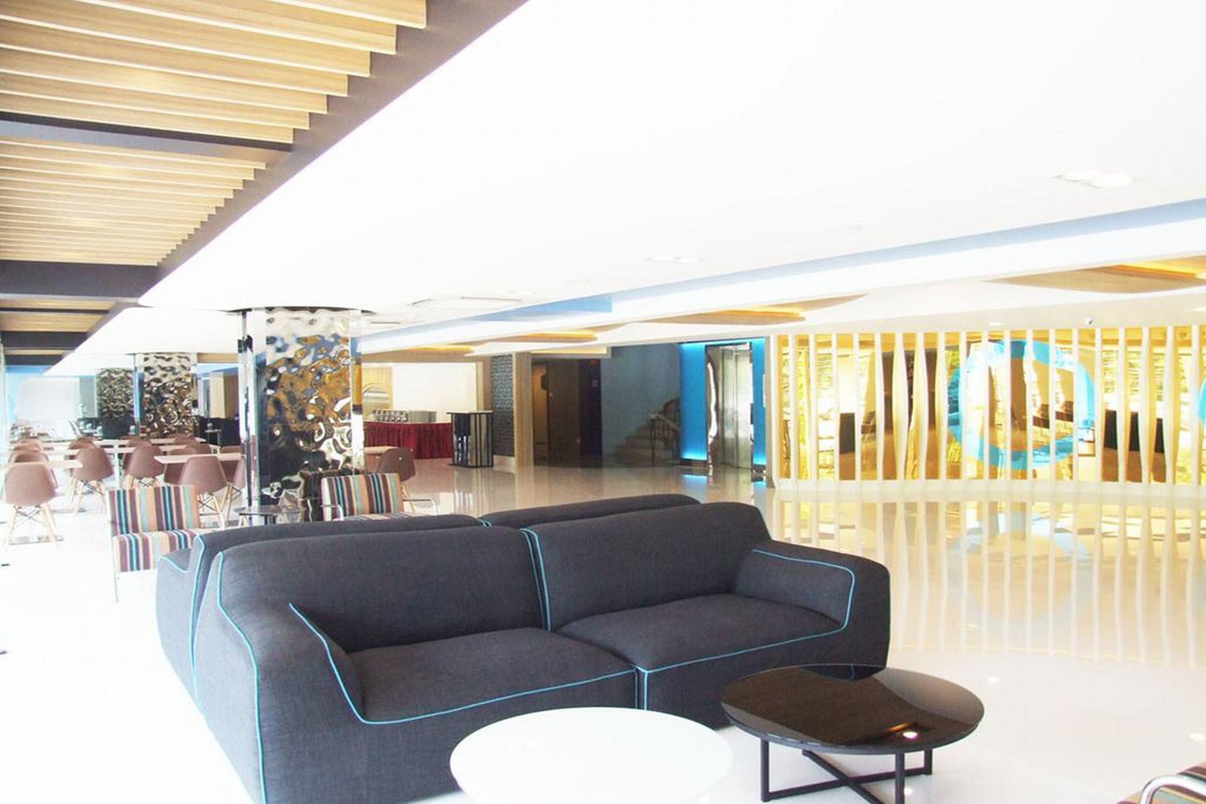 Grand Tower Inn Sathorn Hotel Bangkok Esterno foto