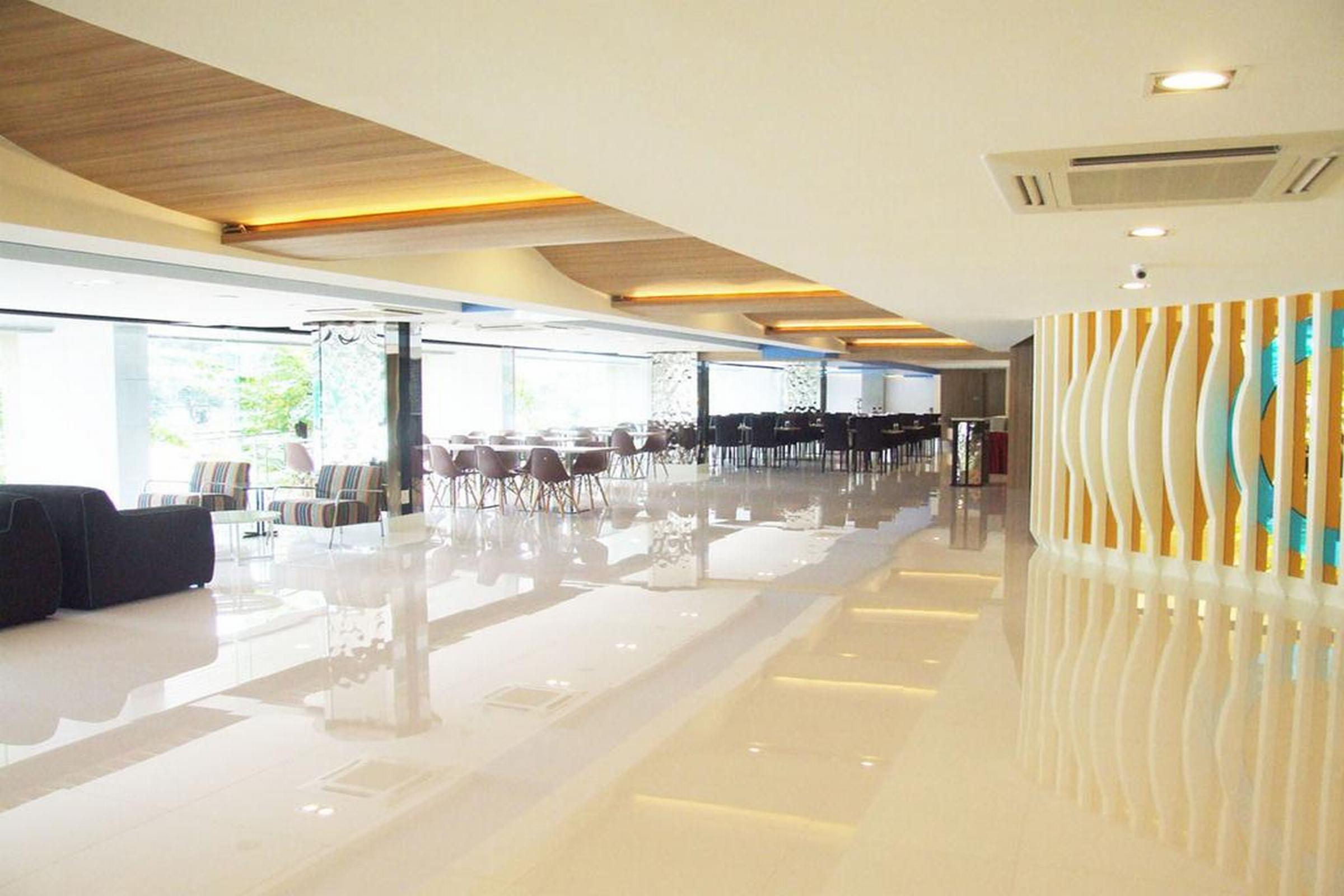 Grand Tower Inn Sathorn Hotel Bangkok Esterno foto
