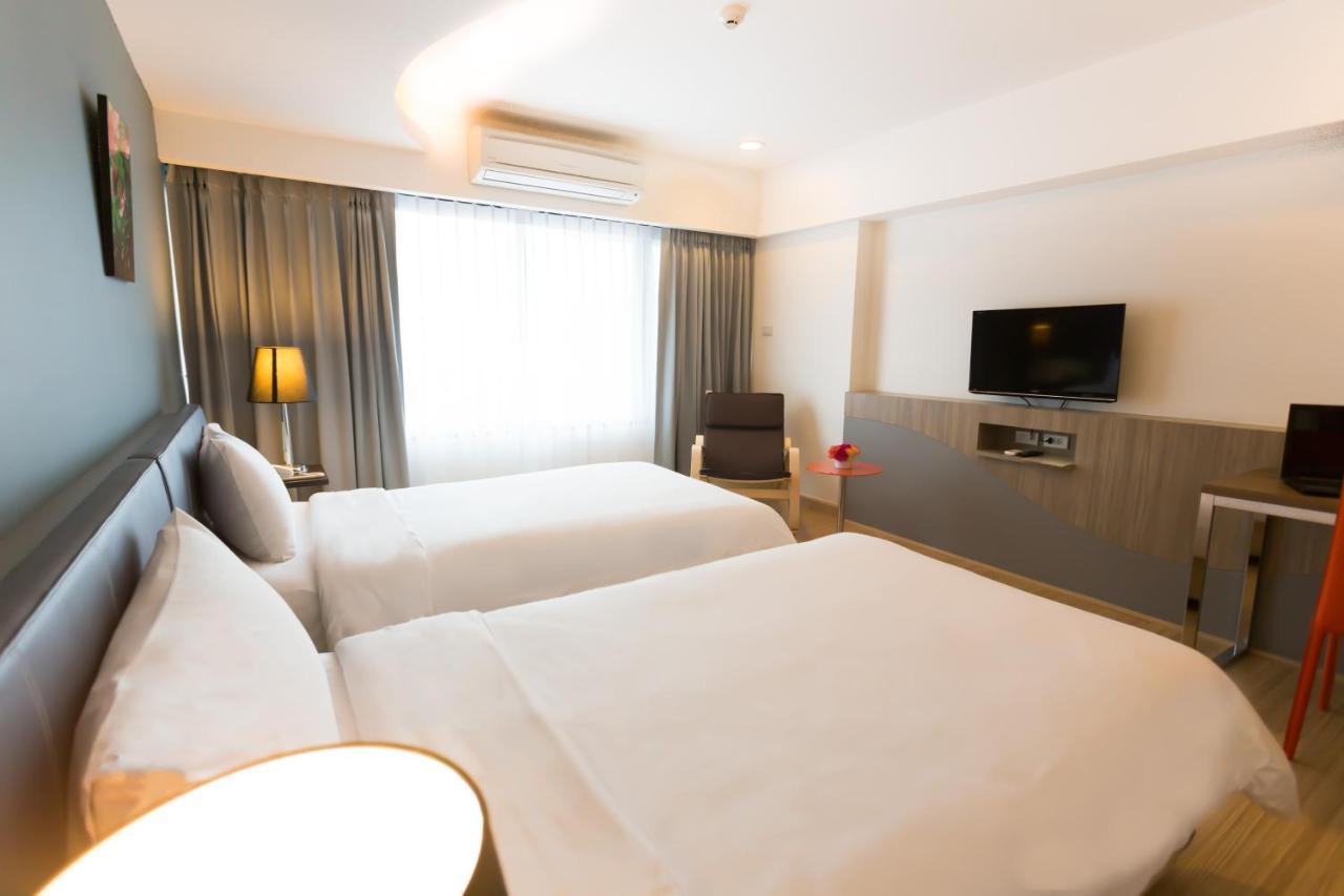 Grand Tower Inn Sathorn Hotel Bangkok Esterno foto