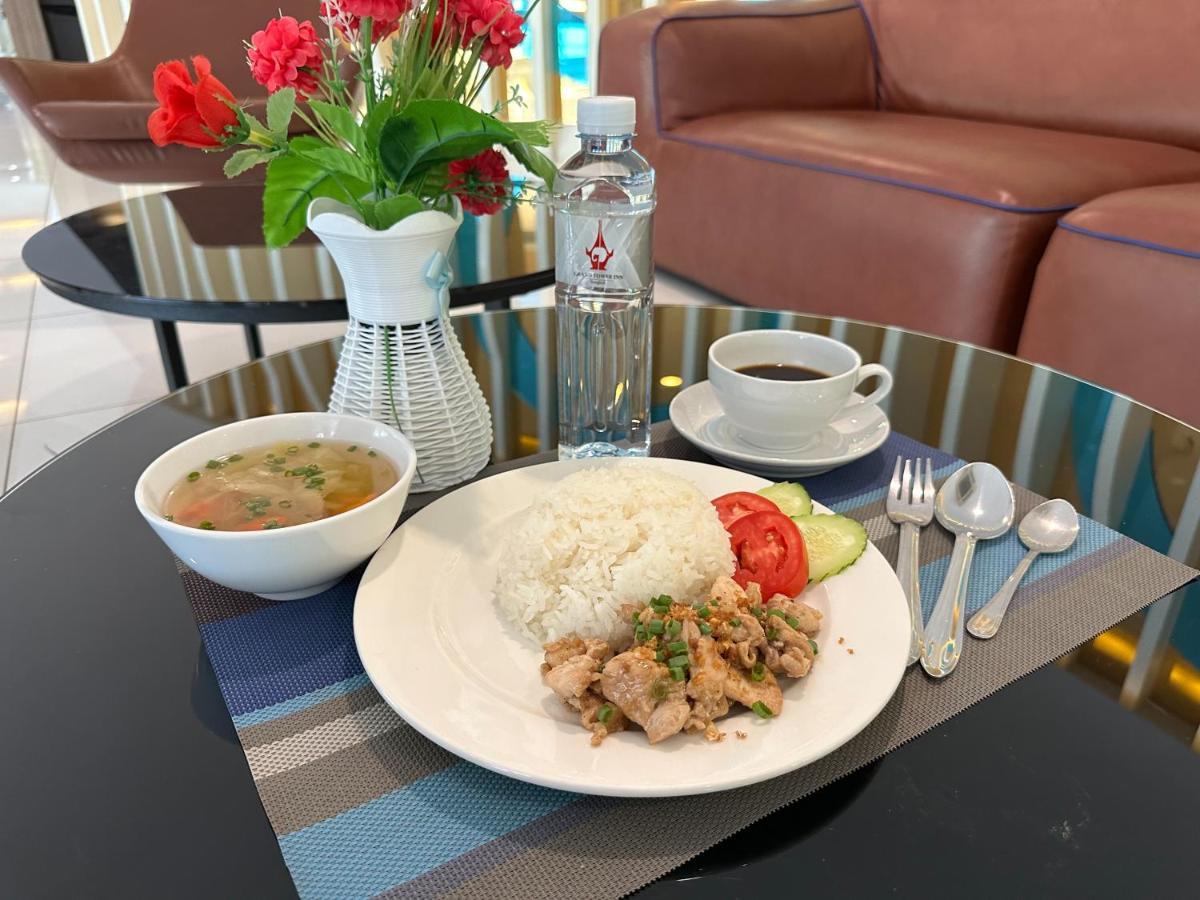 Grand Tower Inn Sathorn Hotel Bangkok Esterno foto