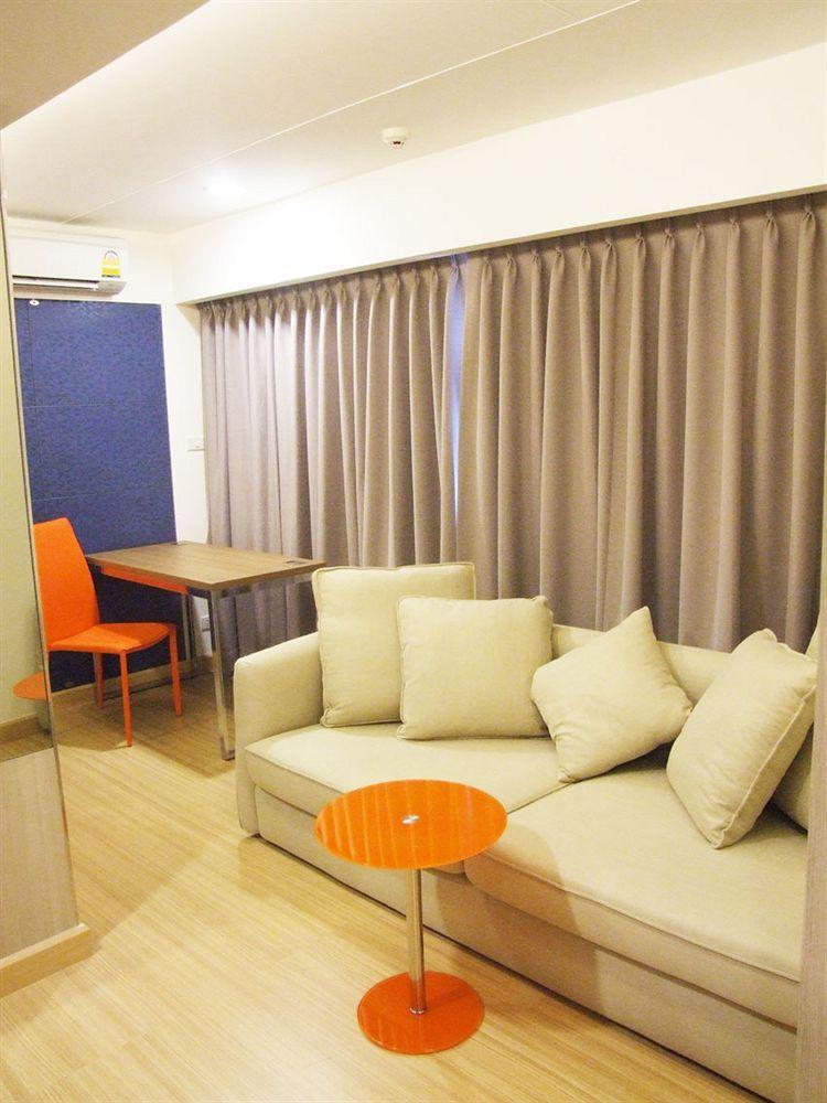 Grand Tower Inn Sathorn Hotel Bangkok Esterno foto
