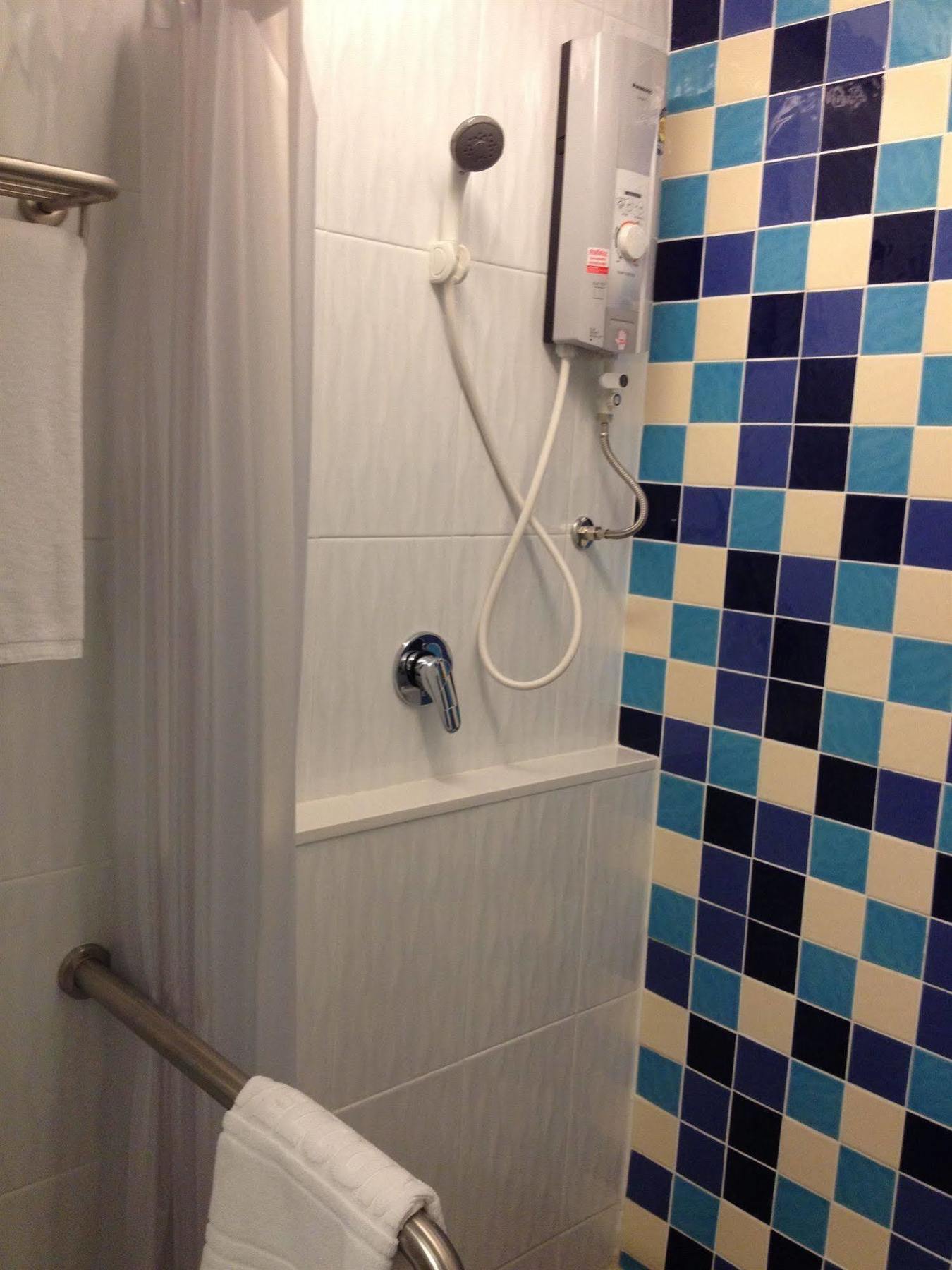 Grand Tower Inn Sathorn Hotel Bangkok Esterno foto