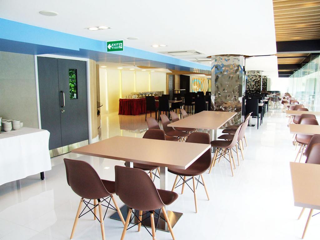 Grand Tower Inn Sathorn Hotel Bangkok Esterno foto
